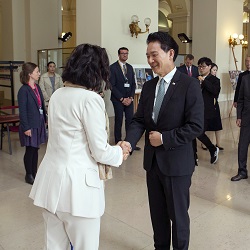 Bezoek van de h. Jang, speciale gezant van de President van de Republiek Korea