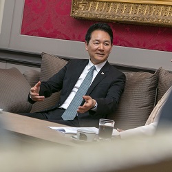 Bezoek van de h. Jang, speciale gezant van de President van de Republiek Korea