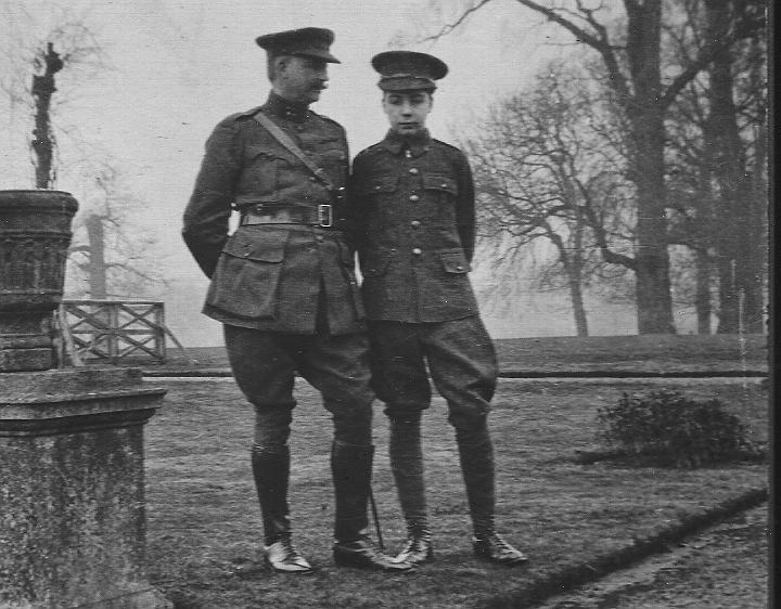 Robert d�Ursel et son fils Henri devant un ch�teau � Richmond