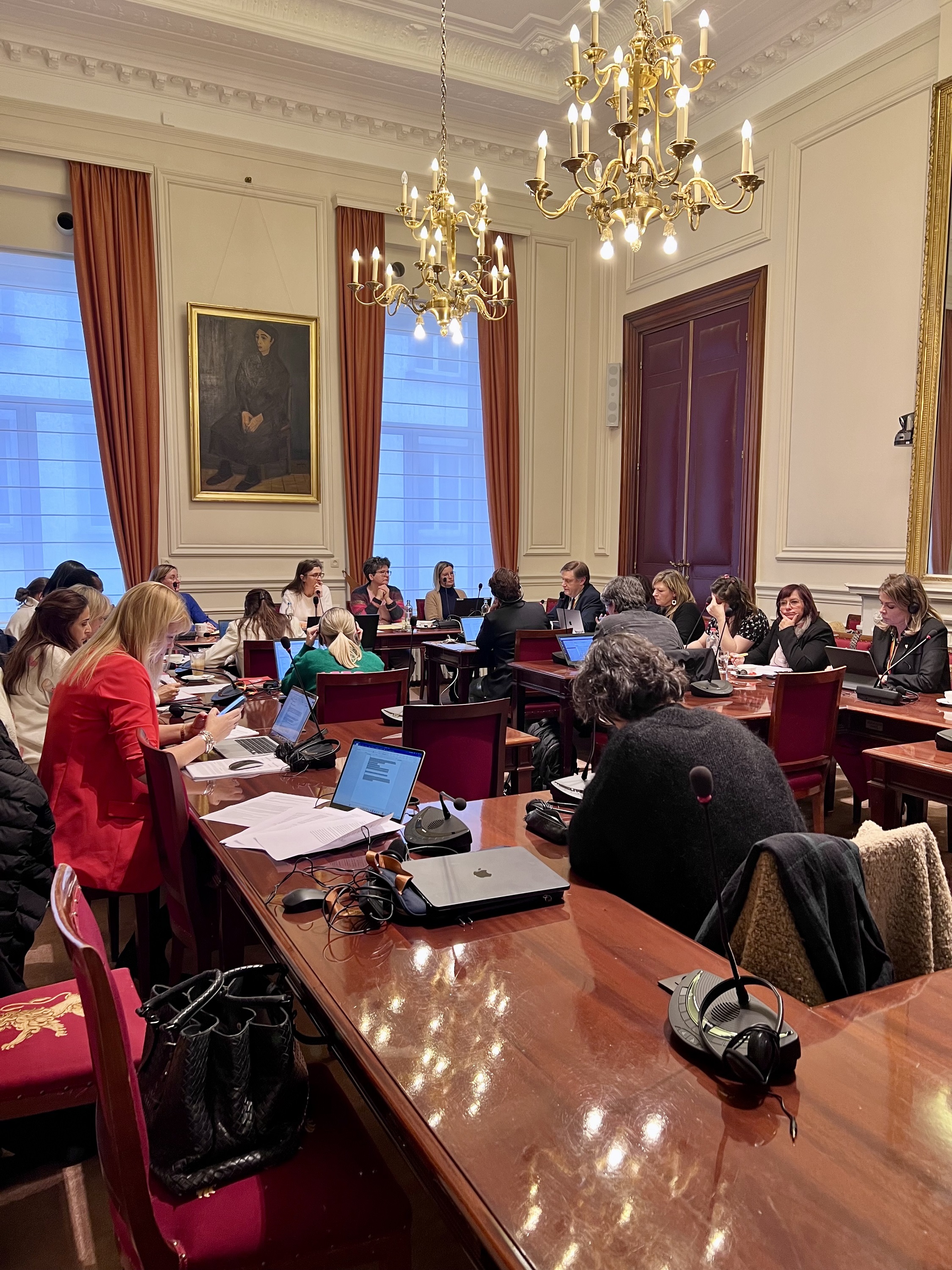  De commissie bespreekt de gendergelijkheid in de sport