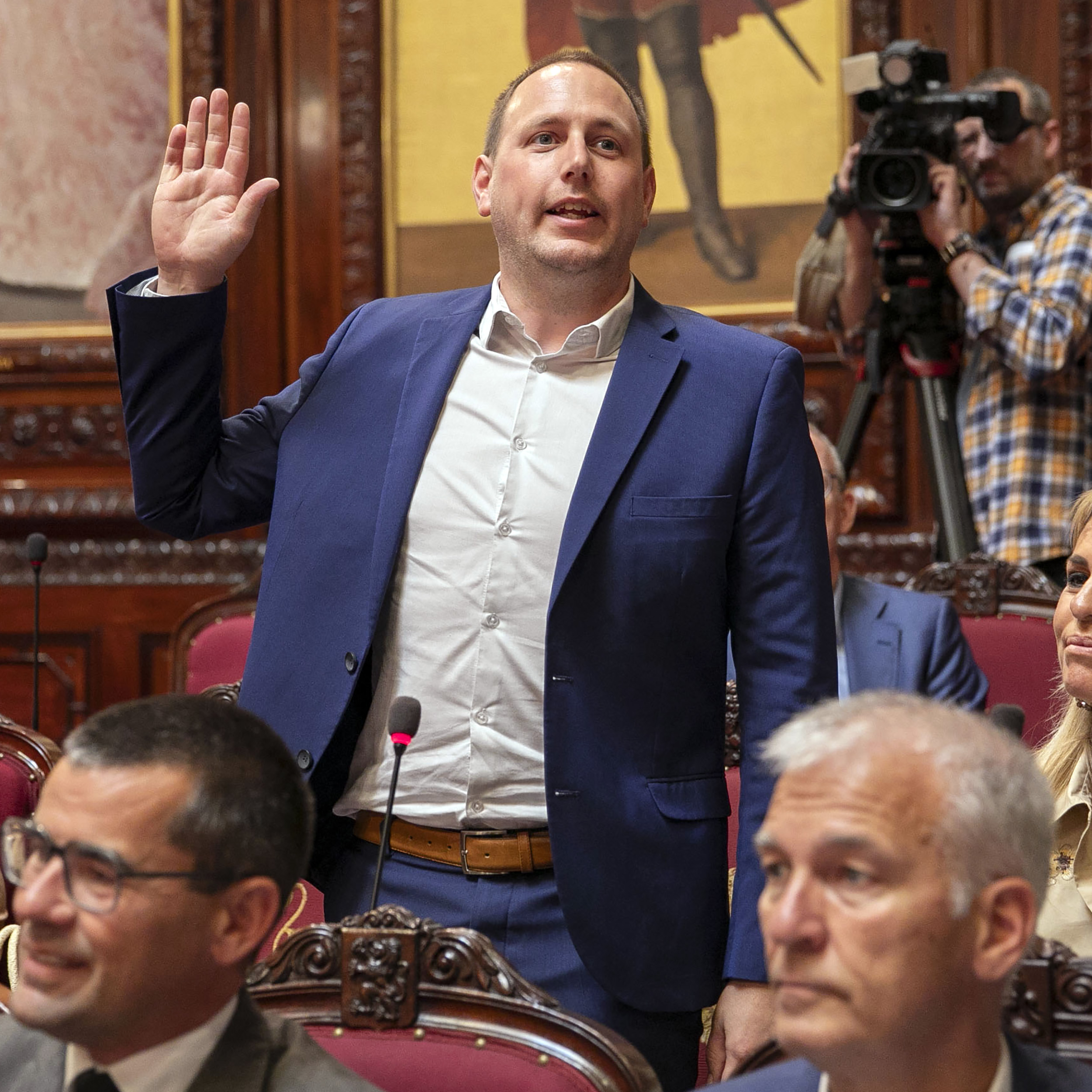  Gecoöpteerde senatoren leggen de eed af