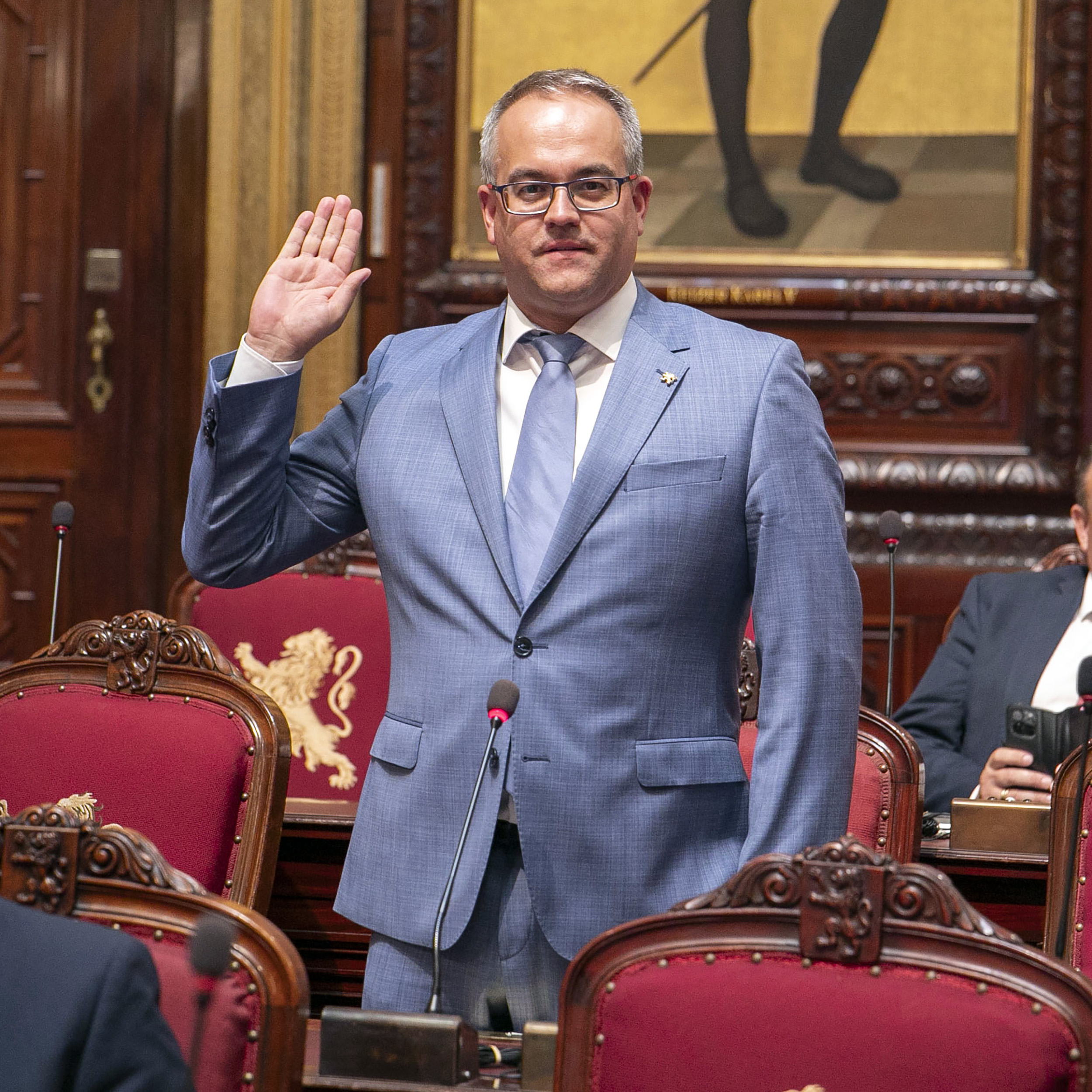  Gecoöpteerde senatoren leggen de eed af